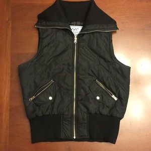 Black Puffy Vest: Size Large